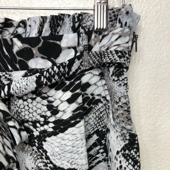 Windsor Snake Print Shorts - Picture 3 of 7